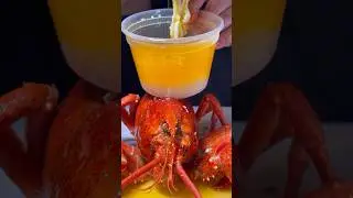 Cracking Lobster, Angry Crab Shack, Seafood Boil, Las Vegas 