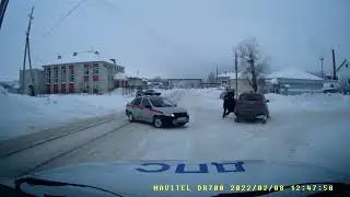 В Марий Эл автоинспектор на ходу ухватился за руль и остановил нарушителя
