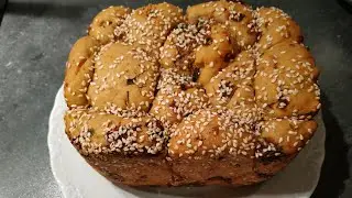 Обезьяний хлеб с чесноком и пармезаном.