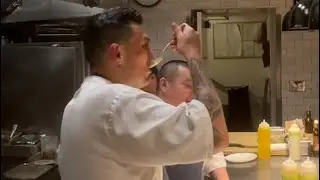 4 hombres prepares food for the whole restaurant, around 100 people in 30 minutes unedited line cook