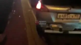 В Сочи лоб в лоб столкнулись КамАЗ и легковушка