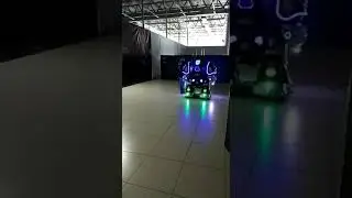 Мы в парке роботов я на огромном роботе