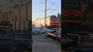 2ЭС6-514 с приветливый локомотивной бригадой #екатеринбург #транспорт #подписывайтесь