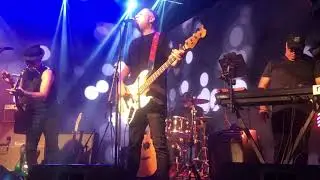 עוד אחת בקהל - ערק לימונים (שרון הולצמן ואריאל אביזוב) בהופעה!