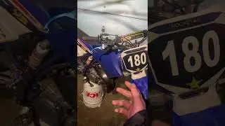 Taking the pipe off this Yz85 and checking out the cylinder and piston! 