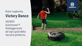 🕺🏼 Victory Dance 🤖 - Abbiamo trasformato 150.000 robot tagliaerba in tifosi di calcio | Husqvarna IT