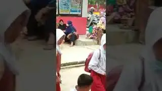 Menunggu anak anak ujian sekolah