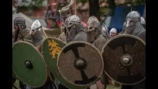 SCHLACHTGETÜMMEL / ALTE BURG NEUSTADT-GLEWE IN MECKLENBURG-VORPOMMERN (MUSIKALISCHE UNTERMALUNG)