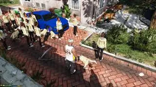 GTA V-Something's Not Right Here.