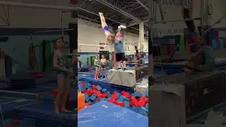 Level 6’s hard at work on their giants 🤩 #flip #gymnast #gymnasticslife #level6gymnast