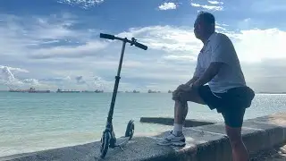 LIOW VIDEO: Micro BMW Kick Scooter Test Ride 宝马滑板车试骑