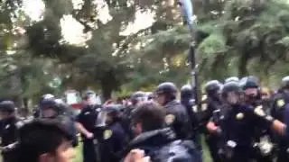 Police pepper spraying and arresting students at UC Davis