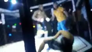Lutador morre após ser nocauteado em evento de MMA