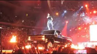 Luke Bryan jumps on a truck singing That’s My Kind Of Night