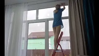Создаю праздничную атмосферу/ вешаю гирлянду на окно/ hanging a garland on the window