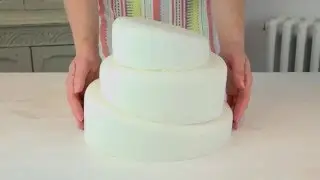 Bake Club presents: How to make a topsy turvy cake