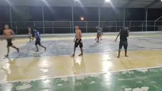 Depois do treino, um pouco do jogo entre os meninos