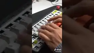 Distressing keyboard assembling #keyboardasmr #gamingkeyboard #gaming #asmr