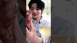 hyunjin asking for kisses