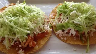 Chicken tinga tostadas, delicious recipe