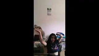 Viki igrae indiski tanzi sas 3 ili 4 musicai. 😘😘