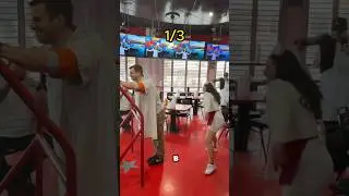 В этом ресторане шлепают по попе😱