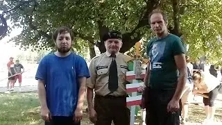 KRZYŻ Z GIEWONTU STOI ZA DMOWSKIM