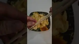 Как кушать снеки и не пачкать руки #shorts