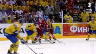 Elias scores the second goal against Sweden