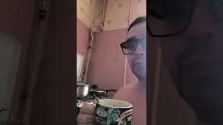 У него ещё чай не допит