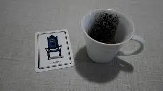 Pensa a una persona e ascolta il messaggio dei fondi di caffè