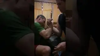 60кг vs 86кг Армрестлинг 💪😯 #shorts