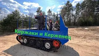 Катаем знакомых на вездеходе по реке.