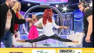 Ana Maria Mocanu face şpagatul pe două scaune