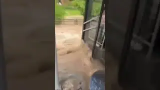 10.05. 2024 БОРОНИ СЕЛ ДАР ШАҲРИ ДУШАНБЕ ДОХИЛИ АВТОБУС ШУД