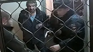 ФОРМА, КСИВА, ДВА СТВОЛА ! Сотрудник полиции пошёл на разбой с табельным оружием в Вешняках!