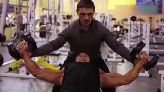 Разведение гантелей