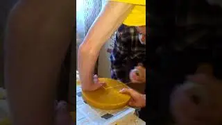 Режем воск ниткой