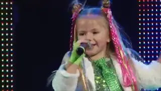 София Белая на большом концерте поет песню цветной мир 5 лет 2018