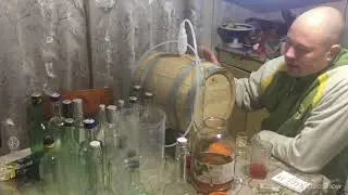 Первый слив с дубовой бочки от «Бондарной лавки»