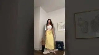 the yellow skirt💛