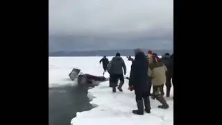 Решил переехать через щель во льду