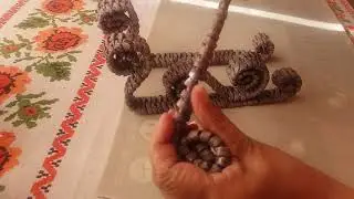 Новогодние санки. Плетение из газетных трубочек.