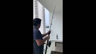 Удачное жильё для рыбака с видом на город