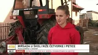 Djevojčica Mirsada pomaže porodici radeći fizičke poslove