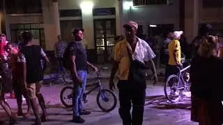 Live bend Cuba beautiful girls hot city night salsa dance music 2019