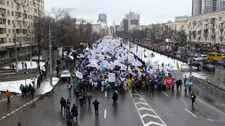 Save ФОП. Колонна ФОПов идет по проспекту победы к посольству США