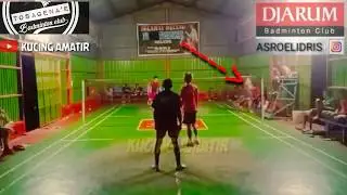 VIRAL !! Kelelahan Main Badminton Pemain Legend ini Buka Pakaian