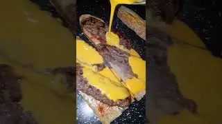 Sandwich with beef and cheese sauce