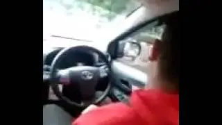 Aksi di dalam mobil